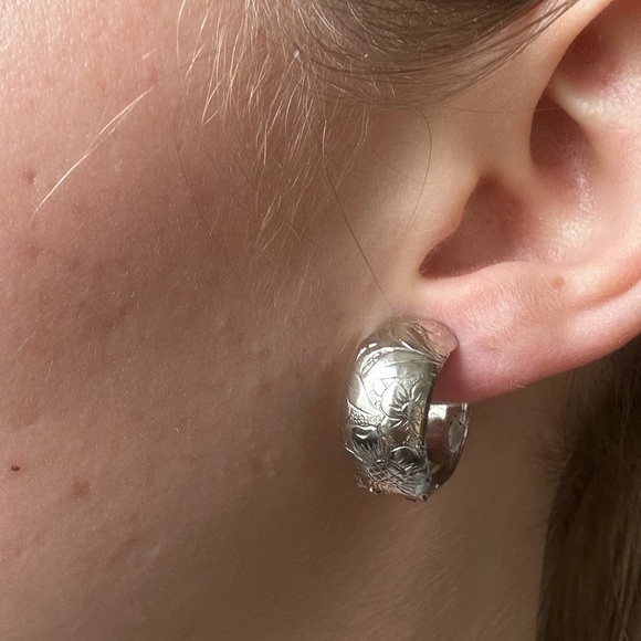 Vintage Jewelry - Silver vintage flower floral embossed chunky hoop clip on earrings cuffs‌‌‌‌‌‌‌‌